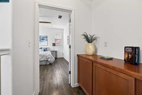 Entry Way - 516 Falling Star Dr, Martinez, CA 94553 photo 4 of 4