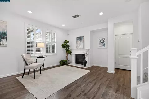 Living - 516 Falling Star Dr, Martinez, CA 94553 photo 1 of 3