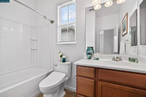 Bath - 516 Falling Star Dr, Martinez, CA 94553 photo 4 of 4