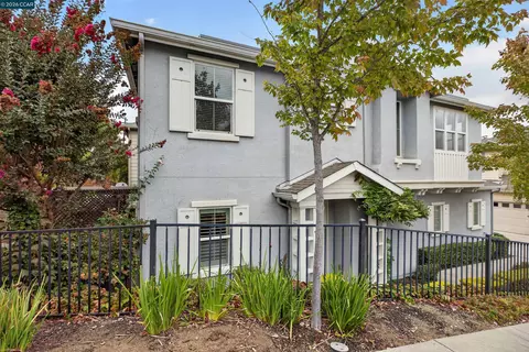 Exterior - 516 Falling Star Dr, Martinez, CA 94553 photo 2 of 9