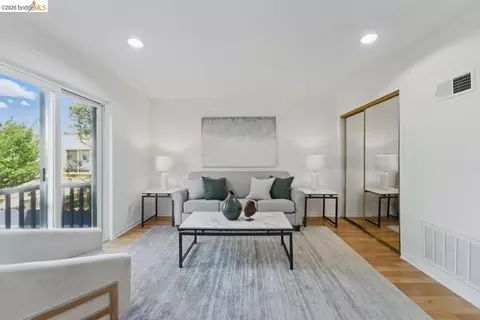 Living - 1826 Moraga St, San Francisco, CA 94122 photo 4 of 5