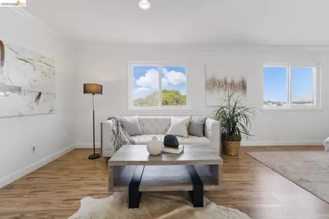 Living - 1826 Moraga St, San Francisco, CA 94122 photo 2 of 5