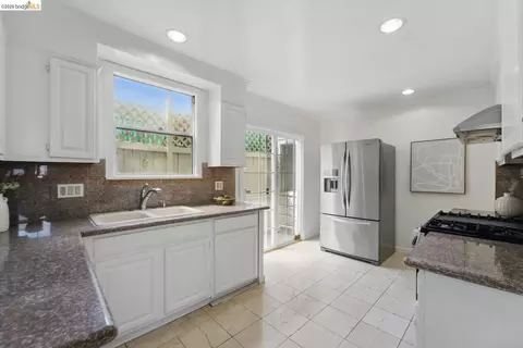 Kitchen - 1826 Moraga St, San Francisco, CA 94122 photo 1 of 3