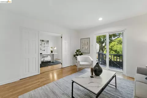 Living - 1826 Moraga St, San Francisco, CA 94122 photo 3 of 5