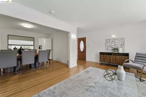 Dining - 1826 Moraga St, San Francisco, CA 94122 photo 1 of 4
