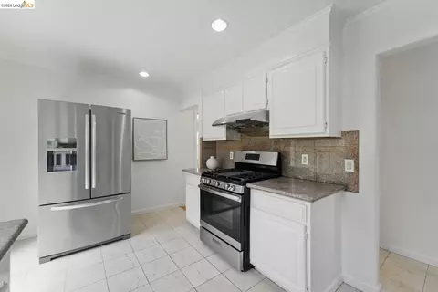 Kitchen - 1826 Moraga St, San Francisco, CA 94122 photo 2 of 3