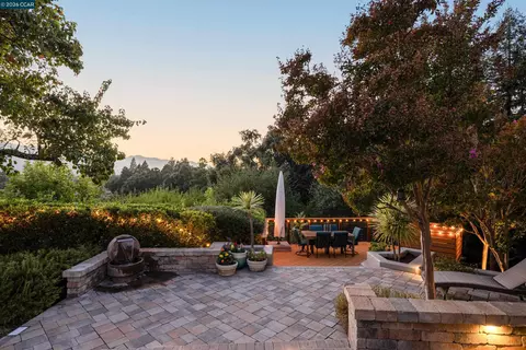 871 Richard Ln, Danville, CA 94526