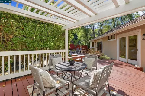 Exterior - 5685 White Mountain Ct, Martinez, CA 94553 photo 3 of 11