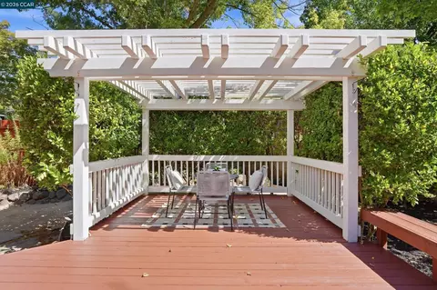 Exterior - 5685 White Mountain Ct, Martinez, CA 94553 photo 5 of 11