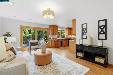 Living - 5685 White Mountain Ct, Martinez, CA 94553 photo 6 of 6