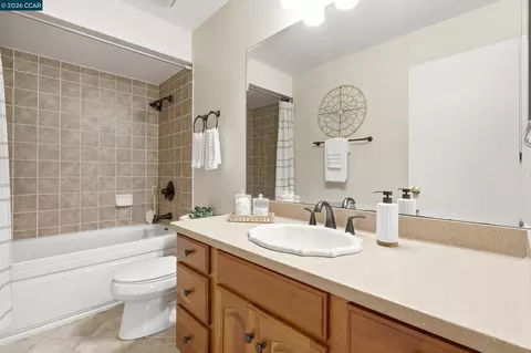 Bath - 5685 White Mountain Ct, Martinez, CA 94553 photo 2 of 2