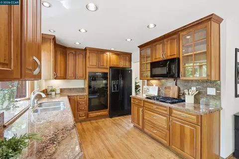 Kitchen - 5685 White Mountain Ct, Martinez, CA 94553 photo 4 of 4