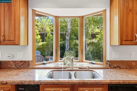 Kitchen - 5685 White Mountain Ct, Martinez, CA 94553 photo 2 of 4