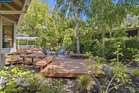Exterior - 5685 White Mountain Ct, Martinez, CA 94553 photo 7 of 11