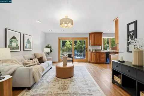 Living - 5685 White Mountain Ct, Martinez, CA 94553 photo 5 of 6