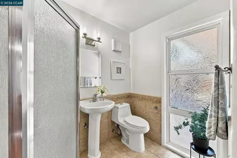 Bath - 2520 Benedict Dr, San Leandro, CA 94577 photo 3 of 3