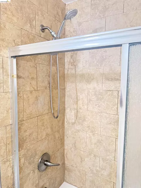 Bath - 2424 Ellison Dr, Modesto, CA 95355 photo 3 of 4