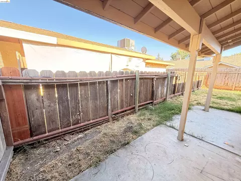 Exterior - 2424 Ellison Dr, Modesto, CA 95355 photo 3 of 4