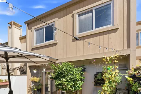 Exterior - 3349 Solomon Ln, Alameda, CA 94502 photo 4 of 7