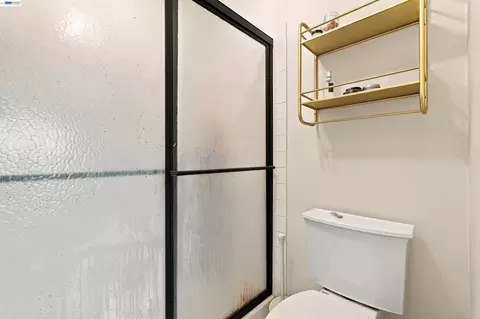 Bath - 3349 Solomon Ln, Alameda, CA 94502 photo 3 of 5
