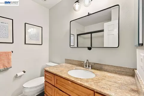Bath - 3349 Solomon Ln, Alameda, CA 94502 photo 4 of 5