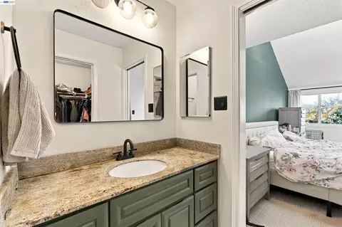 Bath - 3349 Solomon Ln, Alameda, CA 94502 photo 2 of 5