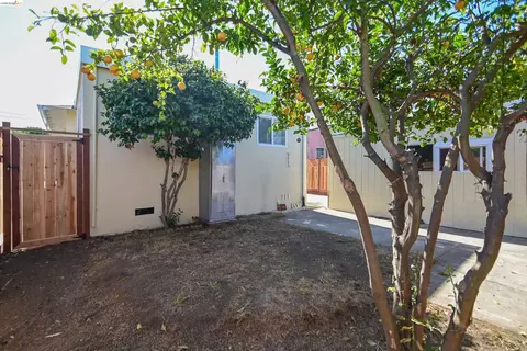 Exterior - 1643 68th Ave, Oakland, CA 94621 photo 3 of 4