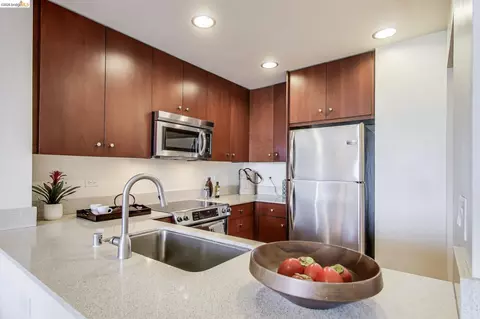 Kitchen - 585 9th St #441, Oakland, CA 94607 photo 2 of 3