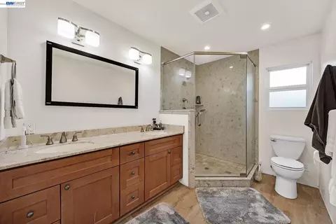 Bath - 649 Jade Pl, Livermore, CA 94550 photo 3 of 9
