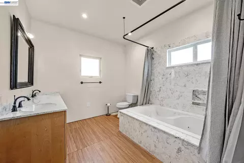 Bath - 649 Jade Pl, Livermore, CA 94550 photo 9 of 9