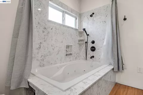 Bath - 649 Jade Pl, Livermore, CA 94550 photo 8 of 9