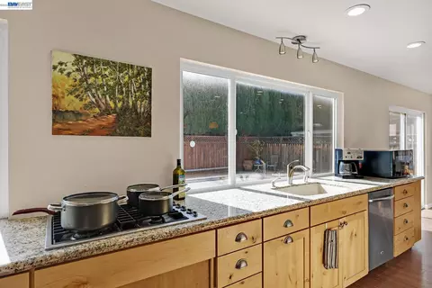 Kitchen - 649 Jade Pl, Livermore, CA 94550 photo 4 of 6