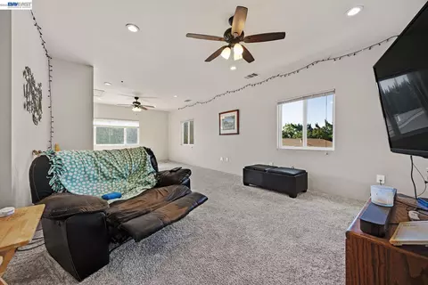 Living - 649 Jade Pl, Livermore, CA 94550 photo 5 of 6