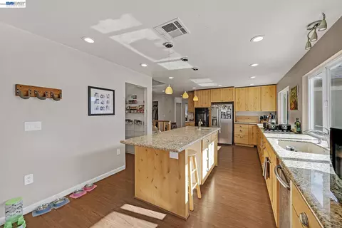 Kitchen - 649 Jade Pl, Livermore, CA 94550 photo 6 of 6