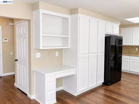 Kitchen - 1825 Mark Mead Ln, Modesto, CA 95356 photo 2 of 2