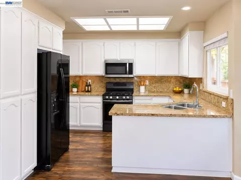 Kitchen - 1825 Mark Mead Ln, Modesto, CA 95356 photo 1 of 2