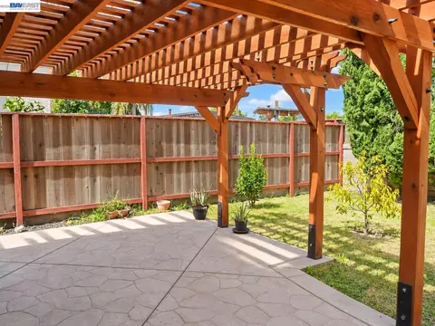 Exterior - 1825 Mark Mead Ln, Modesto, CA 95356 photo 4 of 6