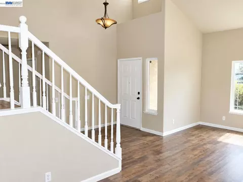 Entry Way - 1825 Mark Mead Ln, Modesto, CA 95356 photo 2 of 3
