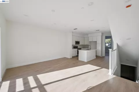 Living - 1216 Walters Ct, Concord, CA 94520 photo 1 of 4