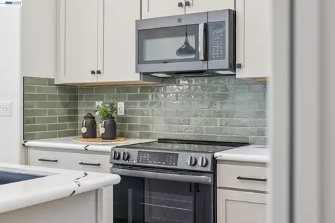 Kitchen - 1216 Walters Ct, Concord, CA 94520 photo 5 of 6