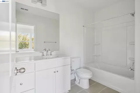 Bath - 1216 Walters Ct, Concord, CA 94520 photo 1 of 12