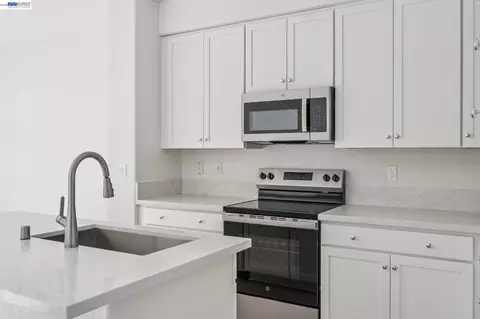 Kitchen - 1216 Walters Ct, Concord, CA 94520 photo 2 of 6