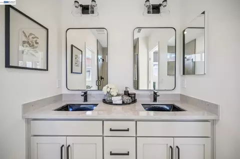 Bath - 1216 Walters Ct, Concord, CA 94520 photo 6 of 12