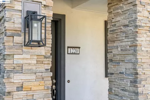 Exterior - 1216 Walters Ct, Concord, CA 94520 photo 4 of 7