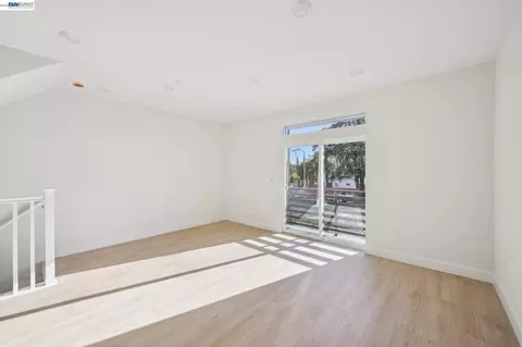 Living - 1216 Walters Ct, Concord, CA 94520 photo 2 of 4