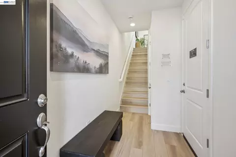 Entry Way - 1216 Walters Ct, Concord, CA 94520 photo 2 of 8
