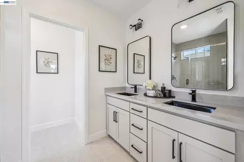 Bath - 1216 Walters Ct, Concord, CA 94520 photo 4 of 12
