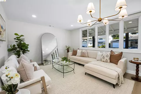 31871 Kennet St, Hayward, CA 94544