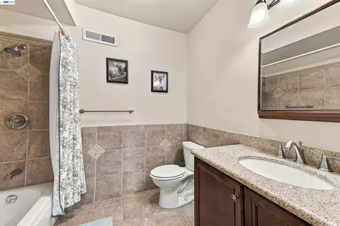 Bath - 8657 Davona Dr, Dublin, CA 94568 photo 3 of 5