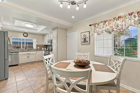 Dining - 8657 Davona Dr, Dublin, CA 94568 photo 4 of 4